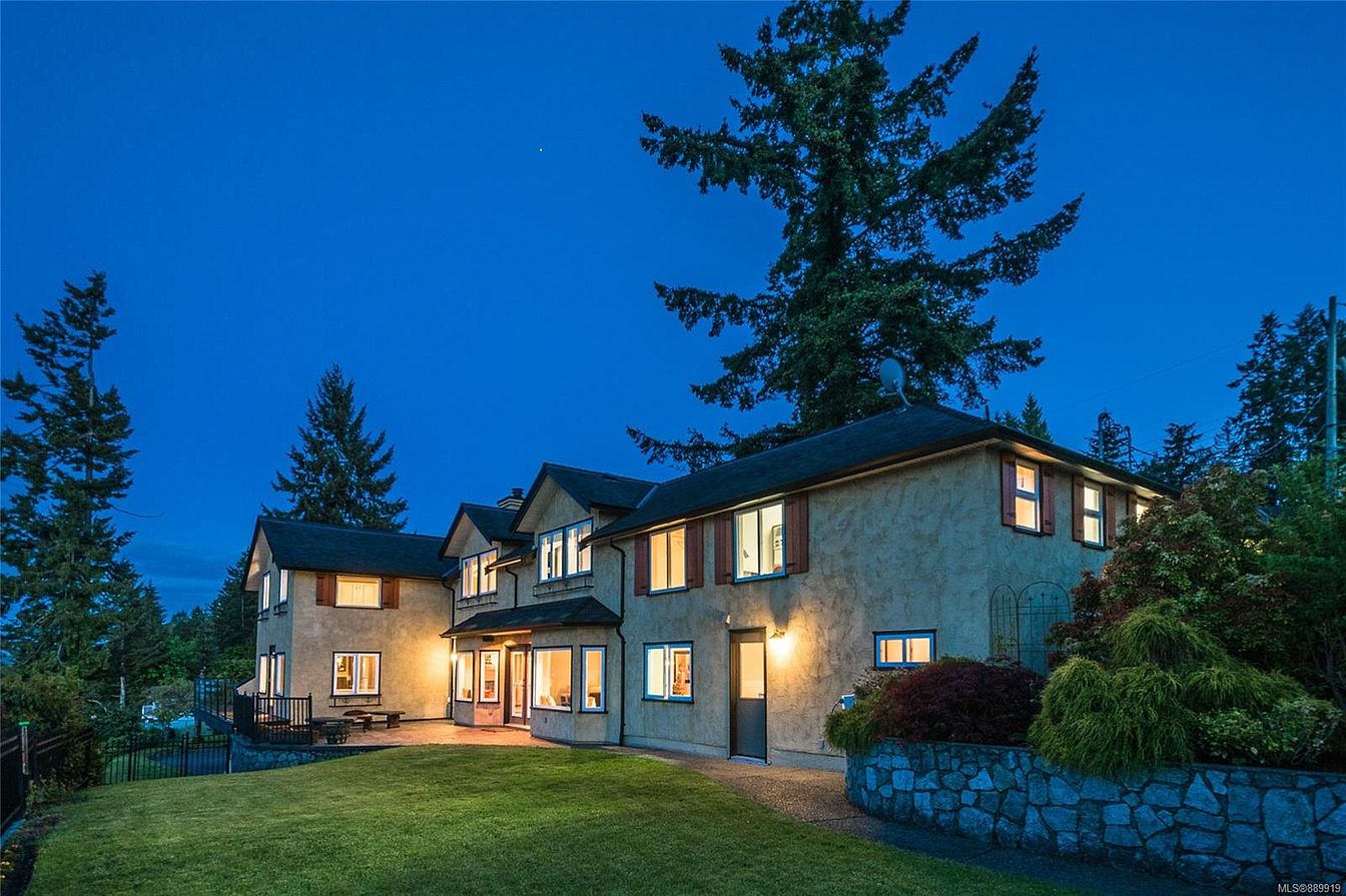 9 Simply Spectacular Waterfront Homes On The Market Haven Lifestyles