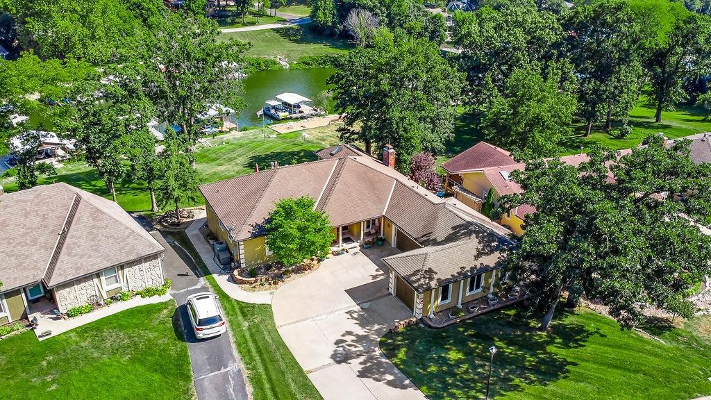2 Stunning Lakefront Homes for Sale in Missouri Haven Lifestyles