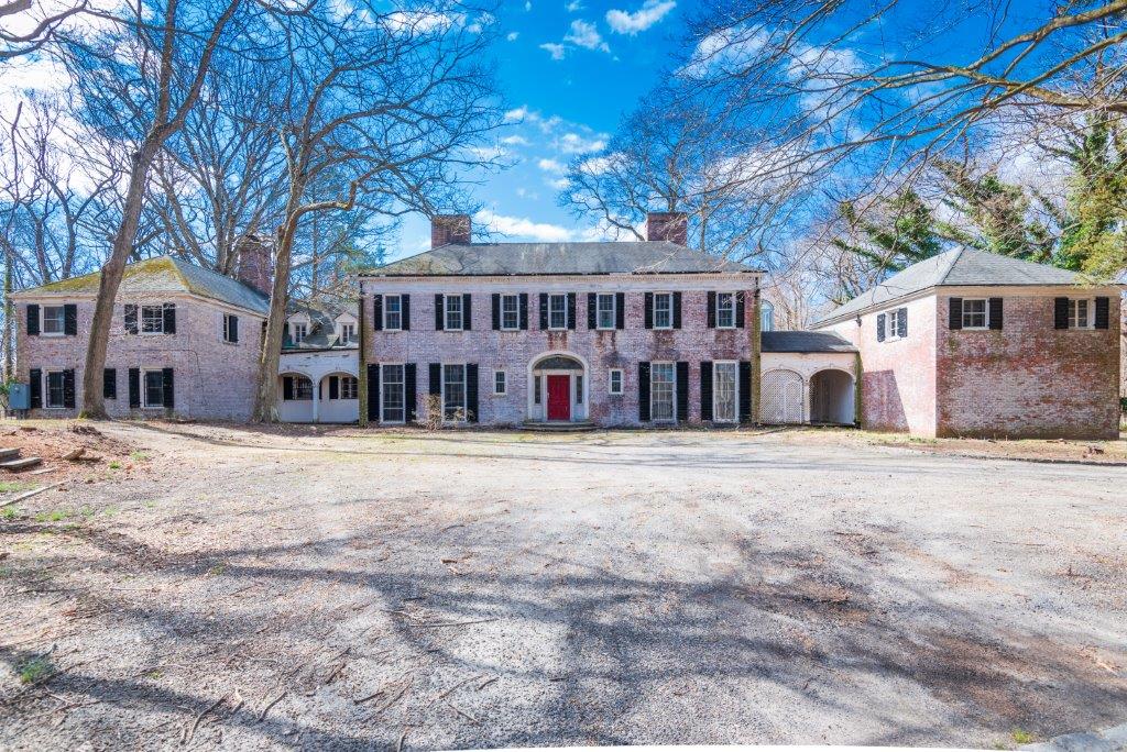5 Unbelievable Homes On The Market in Mill Neck and Oyster Bay Haven