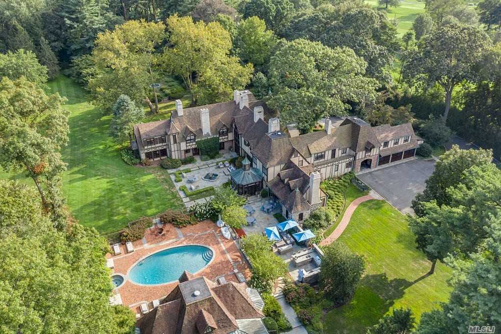 5 Unbelievable Homes On The Market in Mill Neck and Oyster Bay Haven