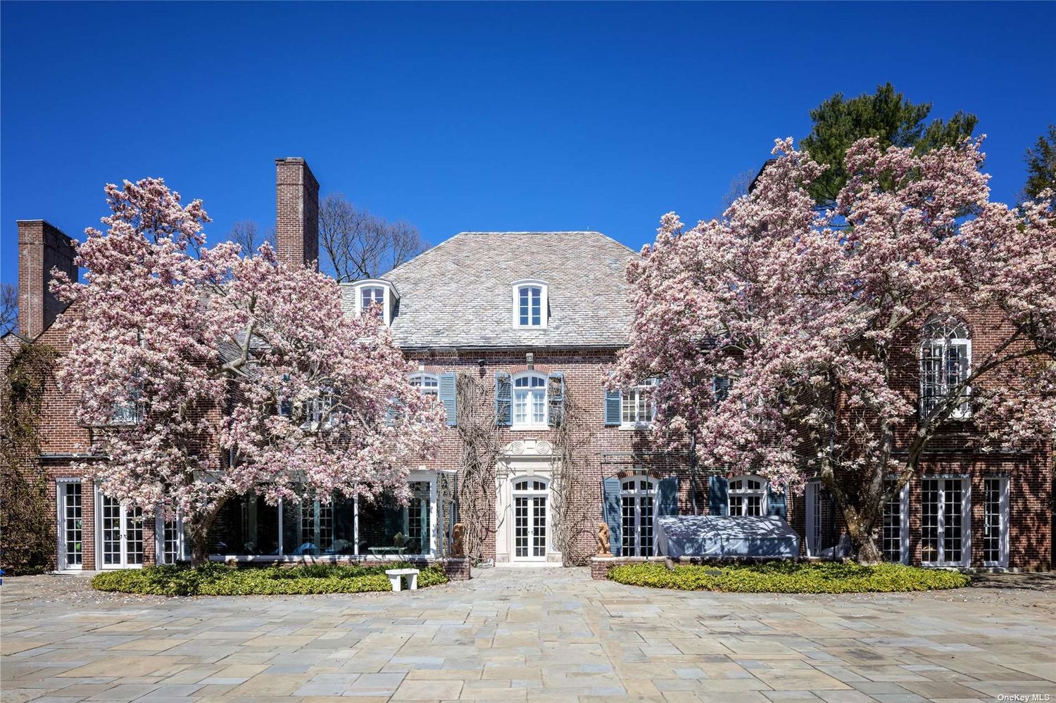 10 Unbelievable Luxurious Estates On The Market - Haven Lifestyles