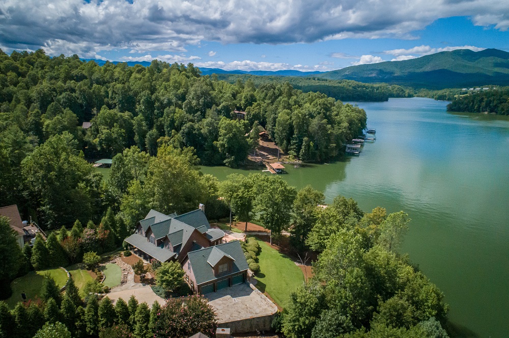 6 Spectacular Lakefront Properties On The Market Haven Lifestyles