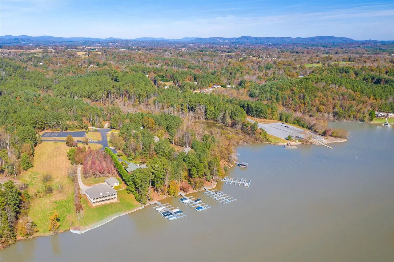 8 Waterfront Homes on the Market in North Carolina Haven Lifestyles