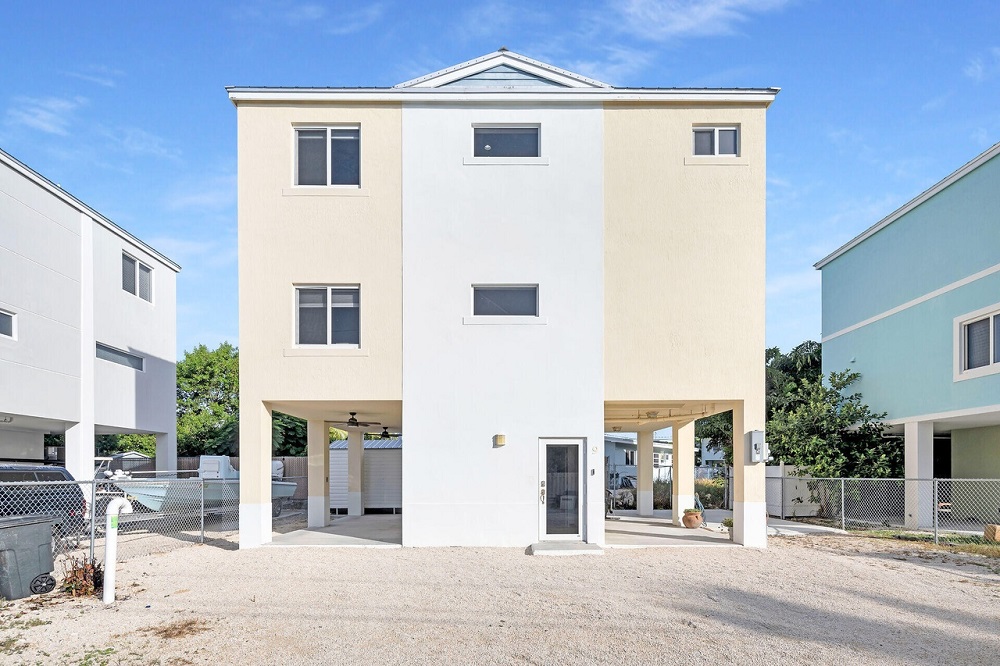 9 Serene Homes for Sale in Grand Cayman & Florida Haven Lifestyles