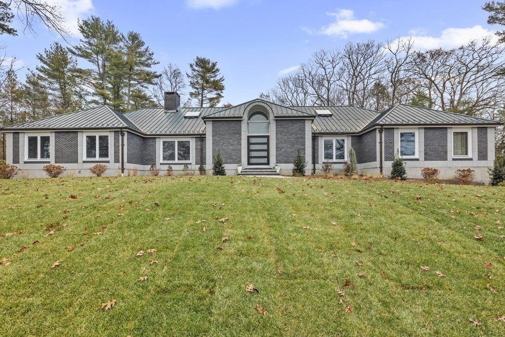 6 Grand Living Homes in Massachusetts & Rhode Island for Sale Haven