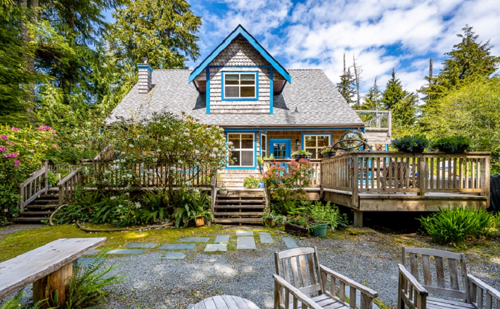 9 Homes On The Market With Amazing Outdoor Living Spaces Haven Lifestyles