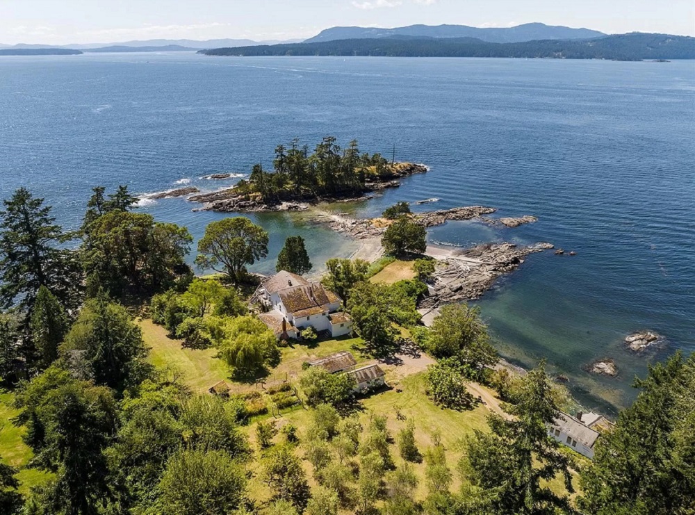 10 Breathtaking Waterfront Homes On The Market Haven Lifestyles