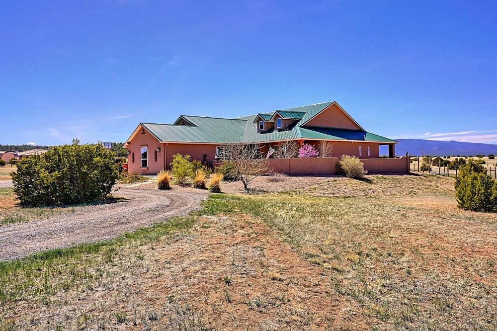 5 Amazing Homes On The Market in Tijeras Haven Lifestyles