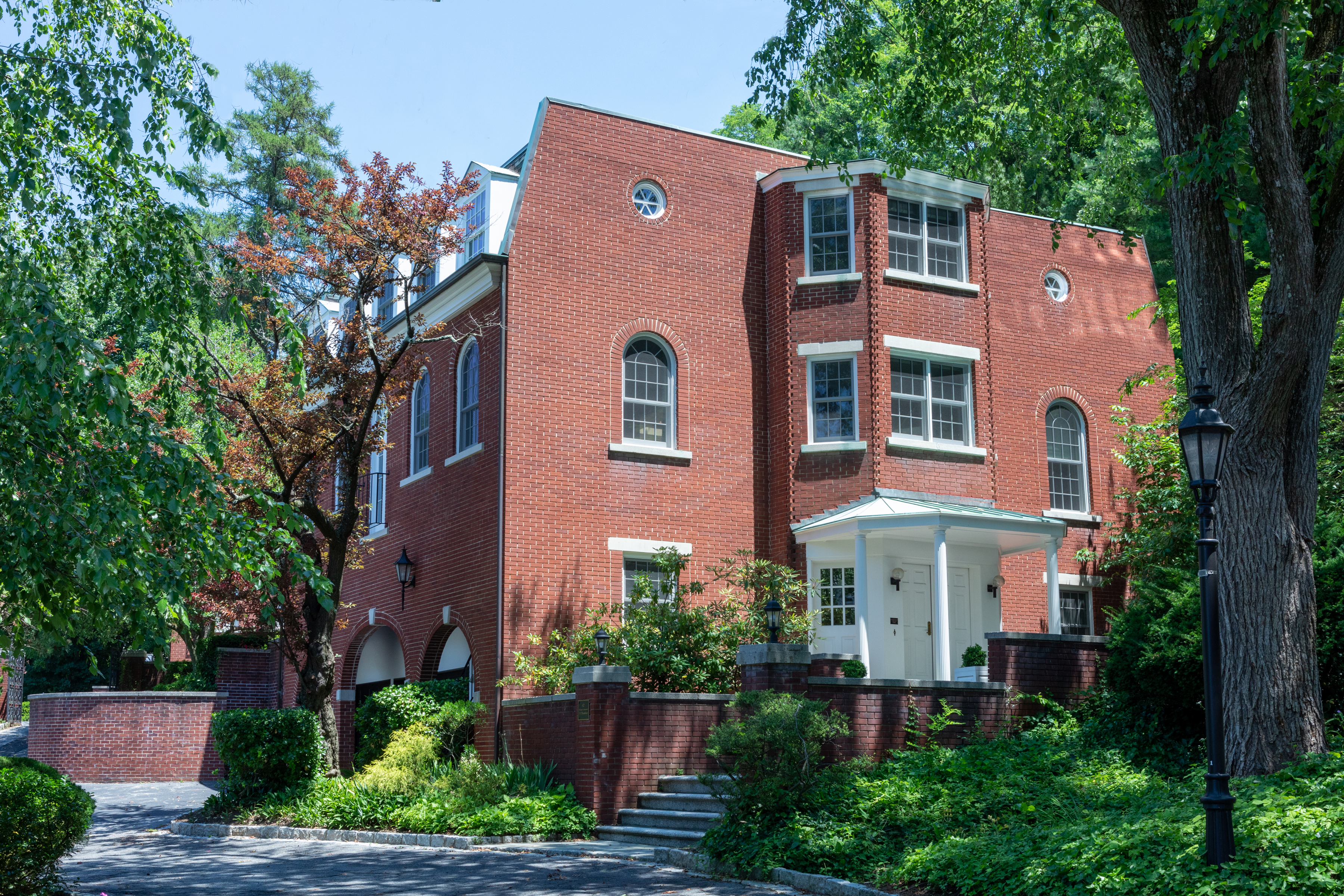 6 Rental Homes Designed By Gods of Modernist Architecture | GQ, image size:3600x2400