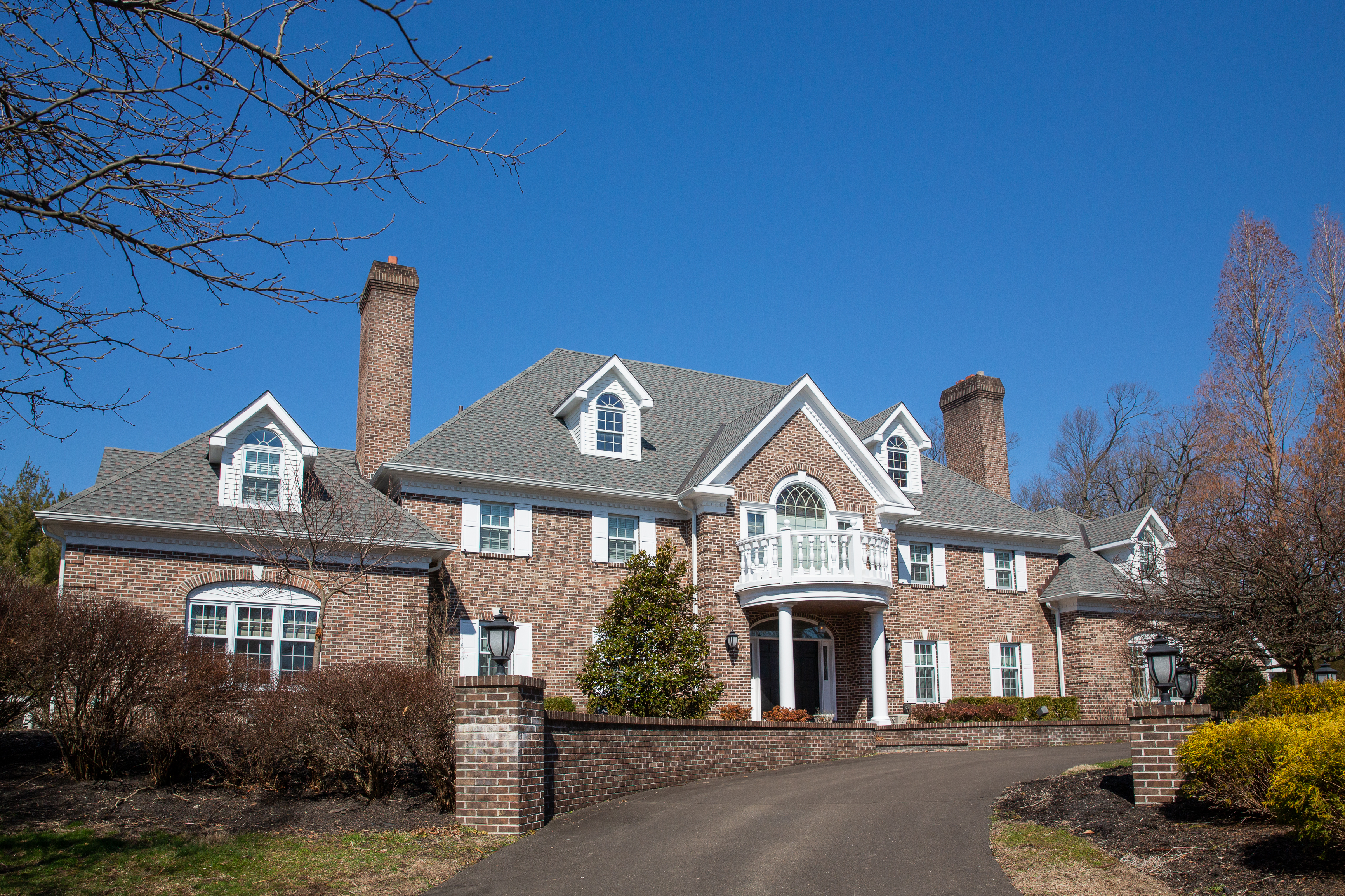 7 Beautiful Homes on the Market Over 9,000 Square Feet - Haven Lifestyles