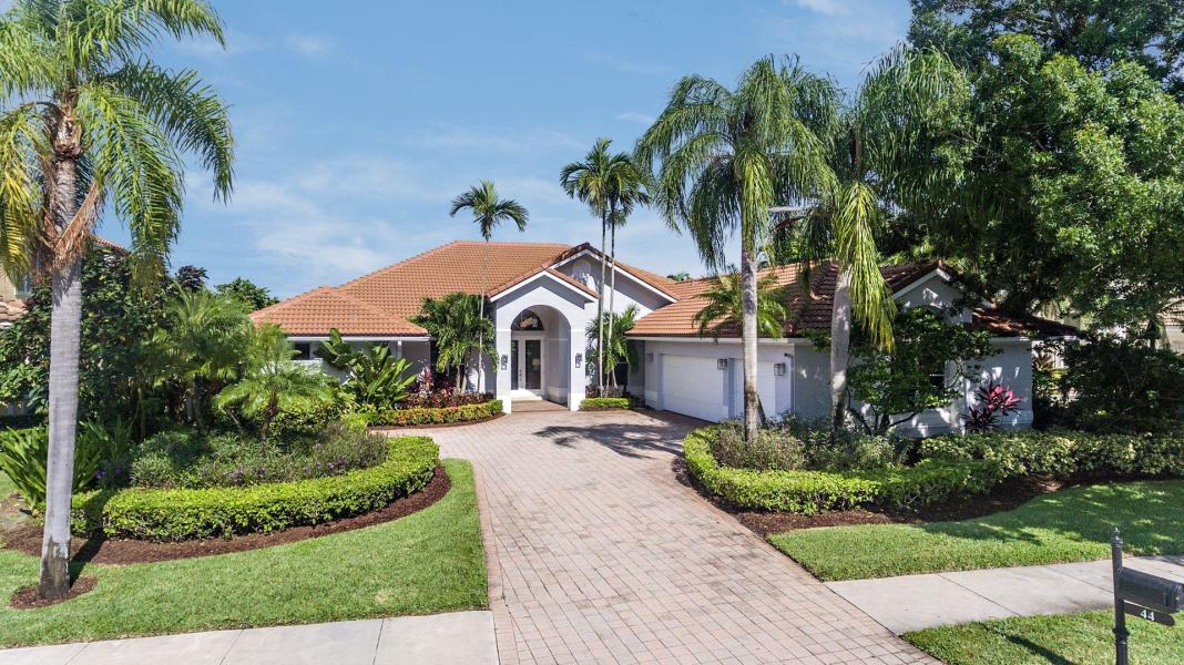 6 Beautiful Sunlit Properties on the Market in Palm Beach 6 Beautiful Sunlit Properties on the Market in Palm Beach