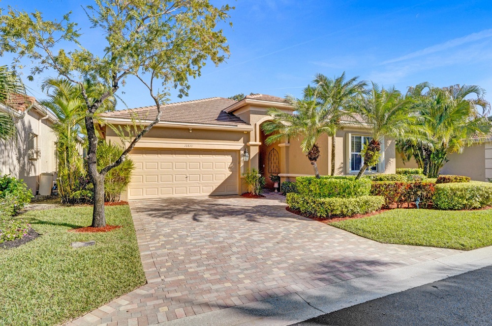 4 Beautiful Lake Worth Homes On The Market Haven Lifestyles