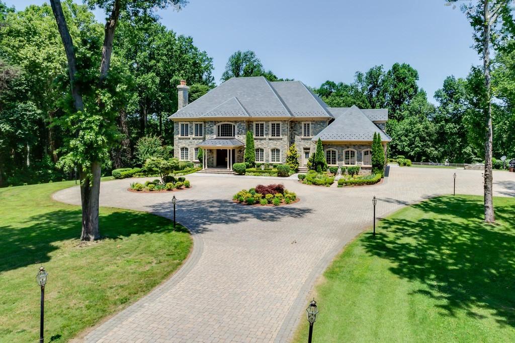 9 Unbelievable Homes on the Market in McLean Haven Lifestyles