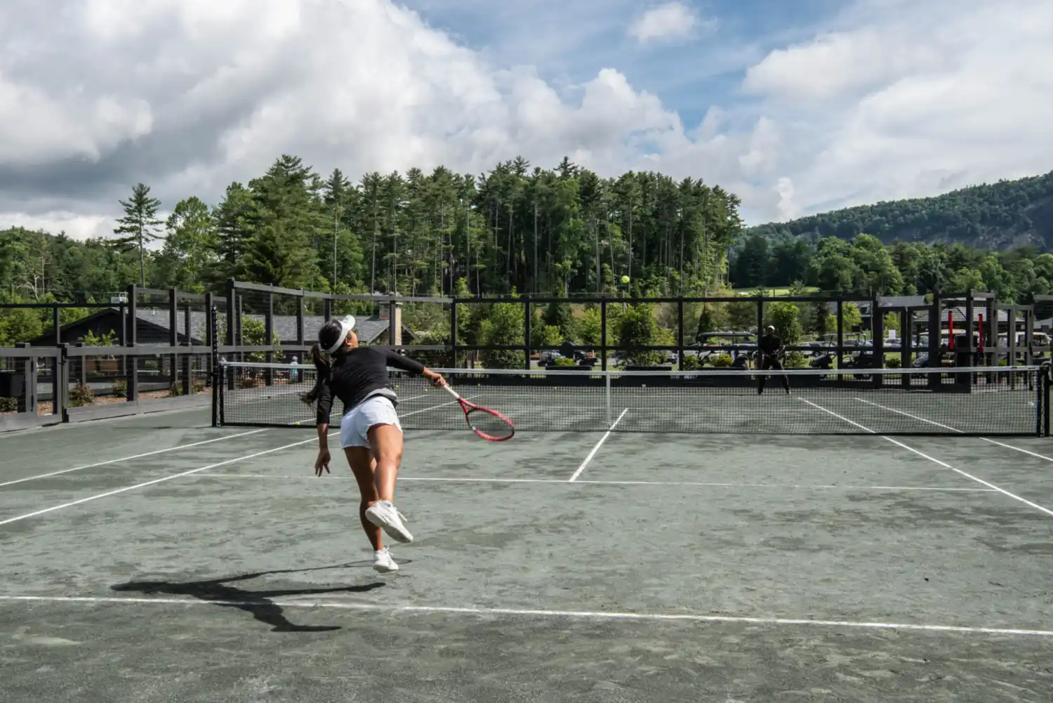 woman playing tennis