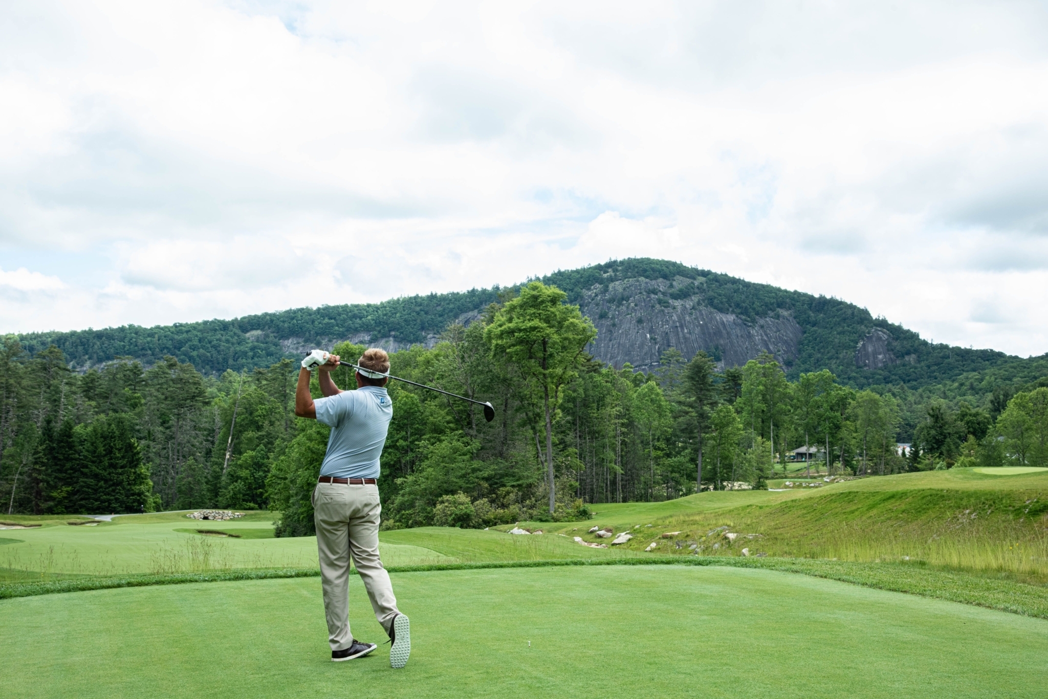 Man golfing