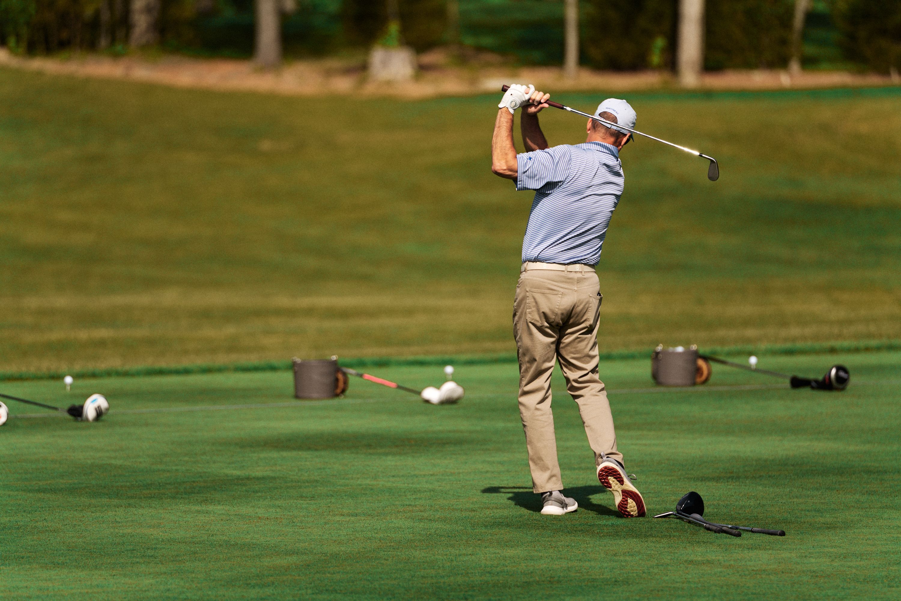 Man golfing