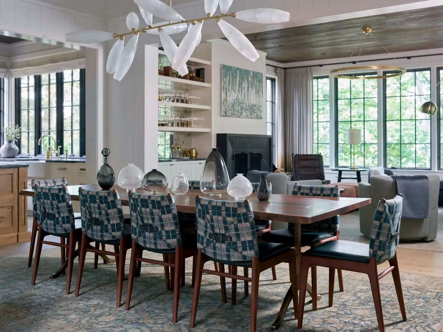 A long dining table at Hawthorn