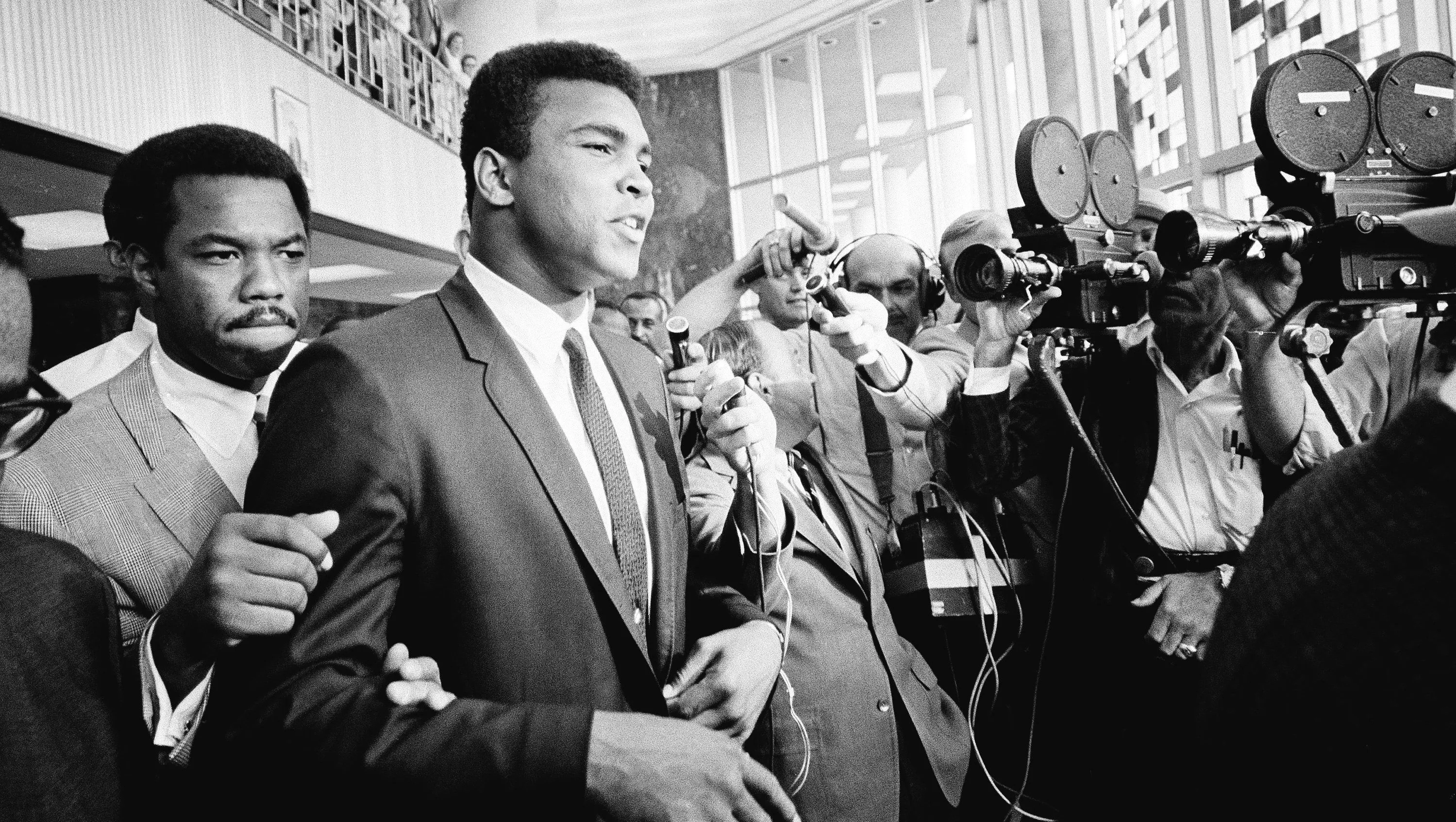 Muhammad Ali refuses Army induction image