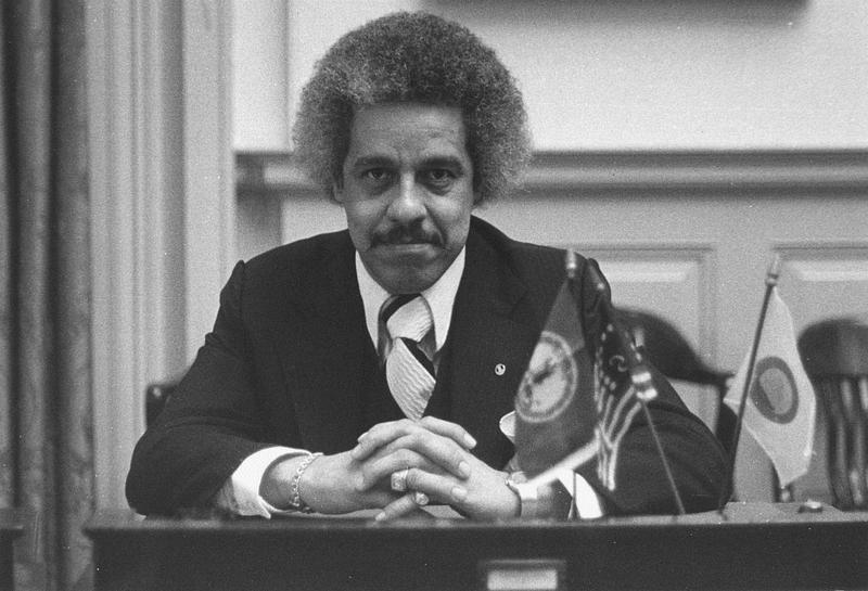 Wilder Becomes the First Elected Black Governor image