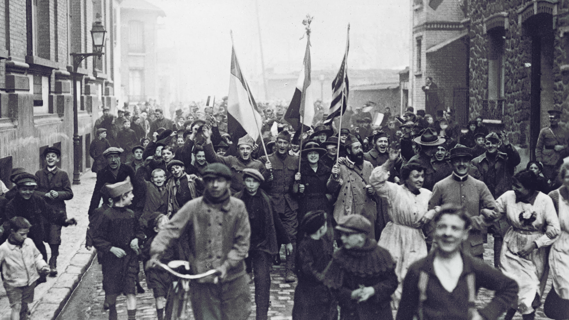 Crowds celebrating in Paris on Armistice Day, 1918.
