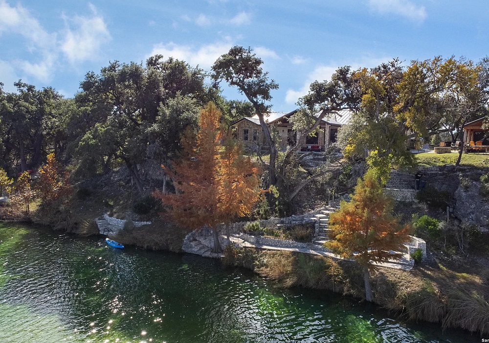 5 Texas Luxurious Estates Showcasing Expansive Acreage and Subtle Design