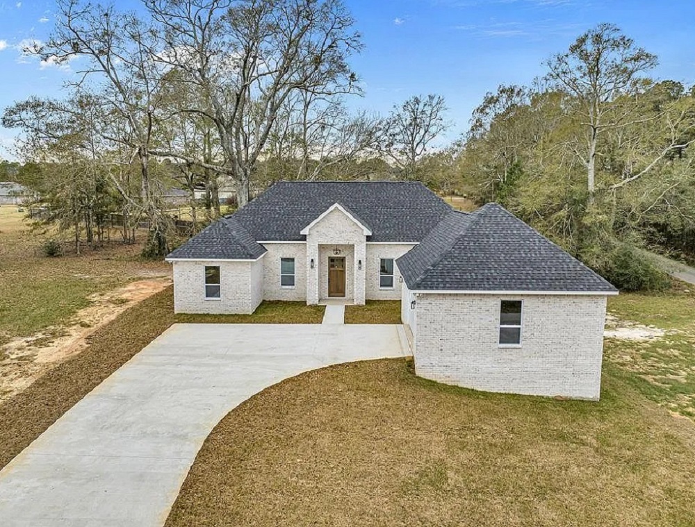 5 Alabama and Mississippi Residential Gems Offering Spacious Designs and Unique Charm