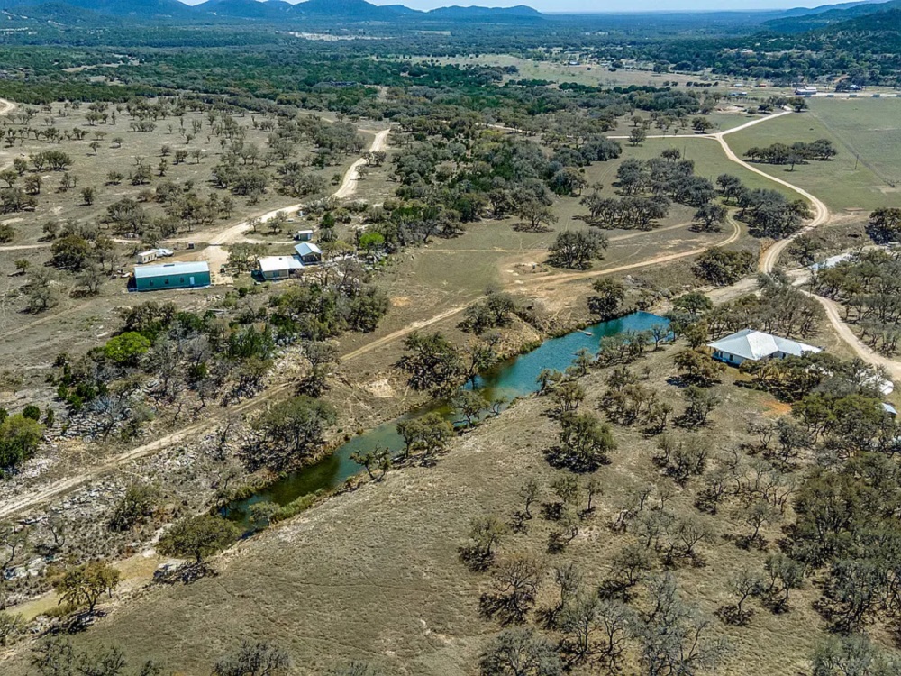 7 Texas Residential Retreats: Expansive Properties with Scenic Hill Nation Appeal