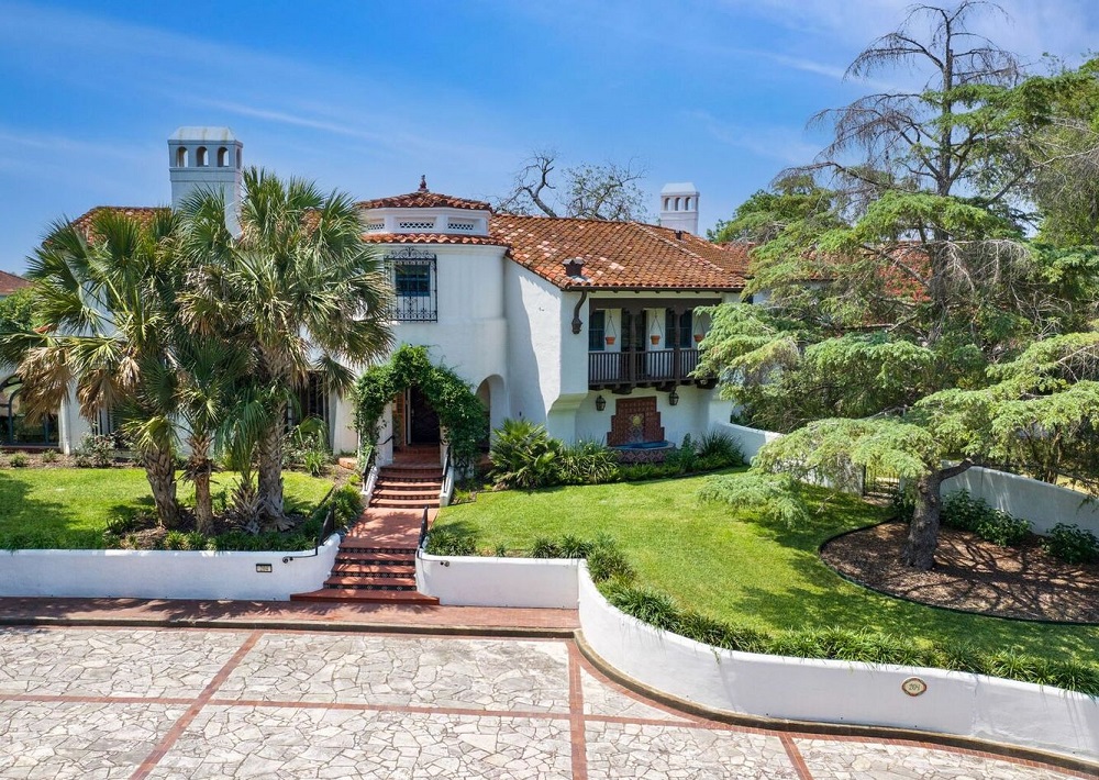 4 San Antonio, Texas Estates Mixing Historic Appeal and Trendy Magnificence