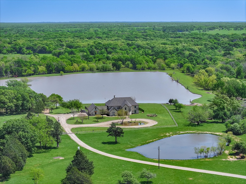 5 Texas Luxury Ranches Blending Elegance with Vast, Scenic Landscapes