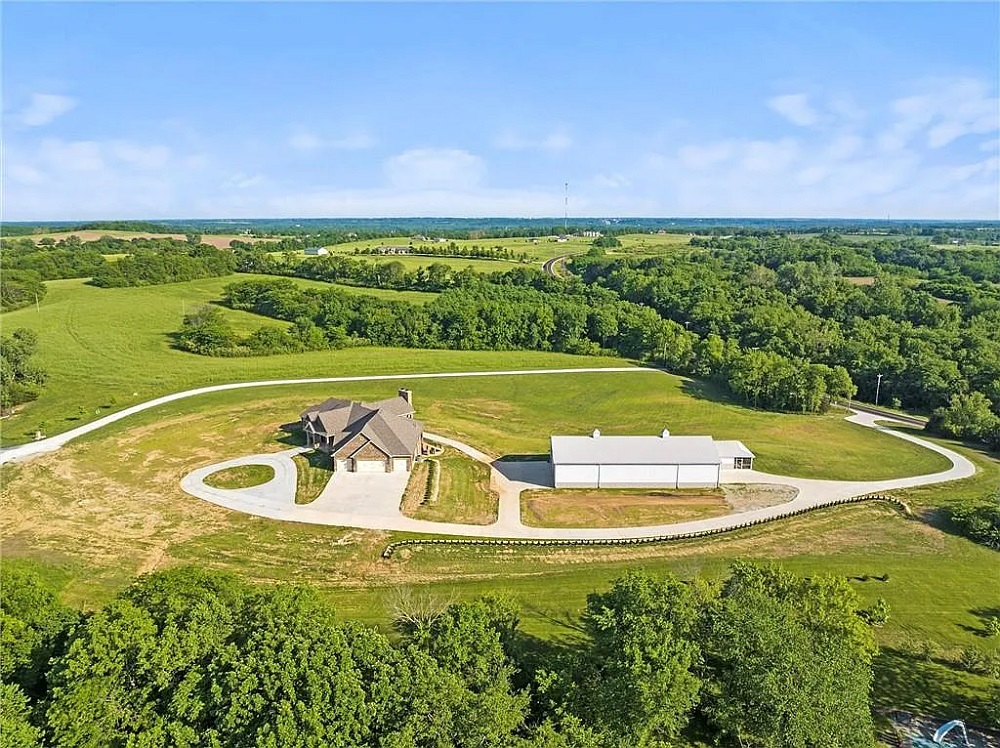 5 Missouri Luxury Estates Showcasing Sophisticated Design and Expansive Living Spaces