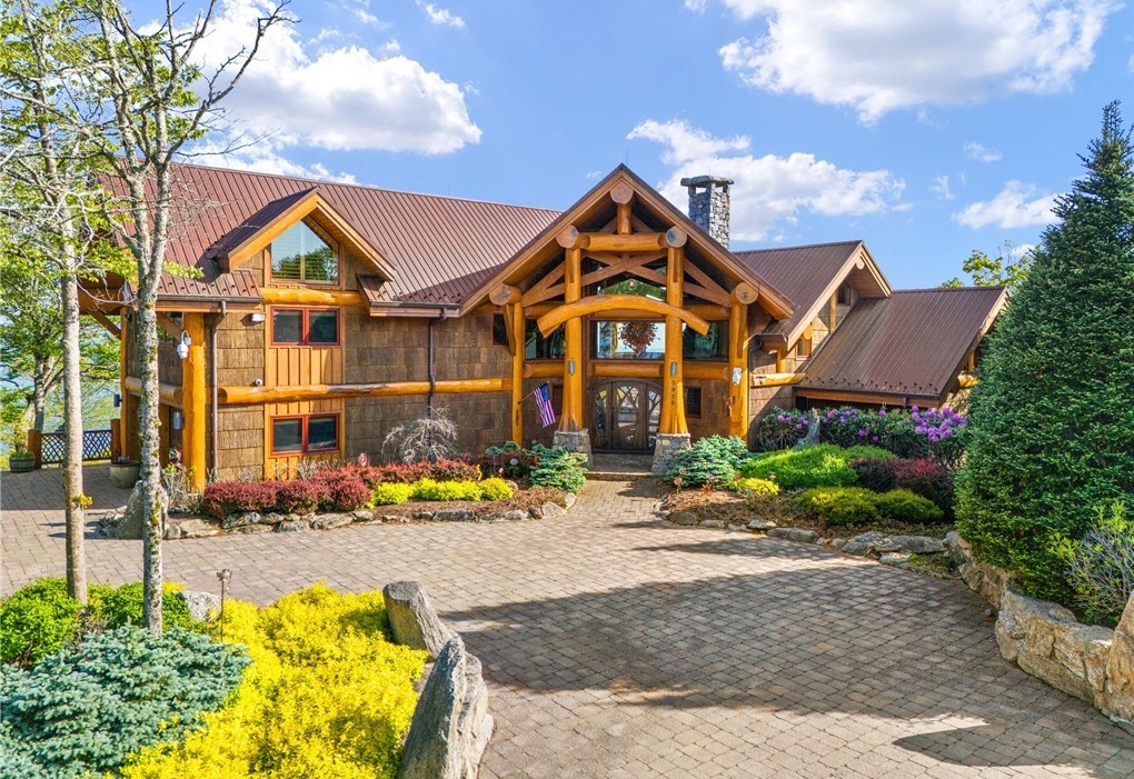 10 North Carolina Residences Showcasing Diverse Elegance and Premium Locations