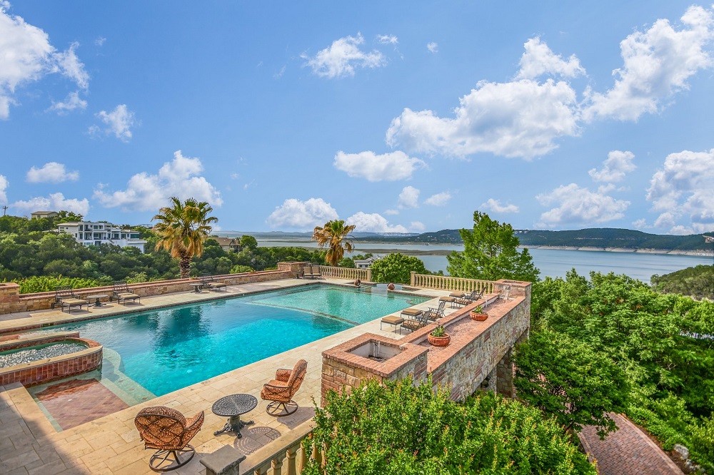 5 Unique Texas Estates: Luxurious Residing with Sprawling Acreage and Timeless Design