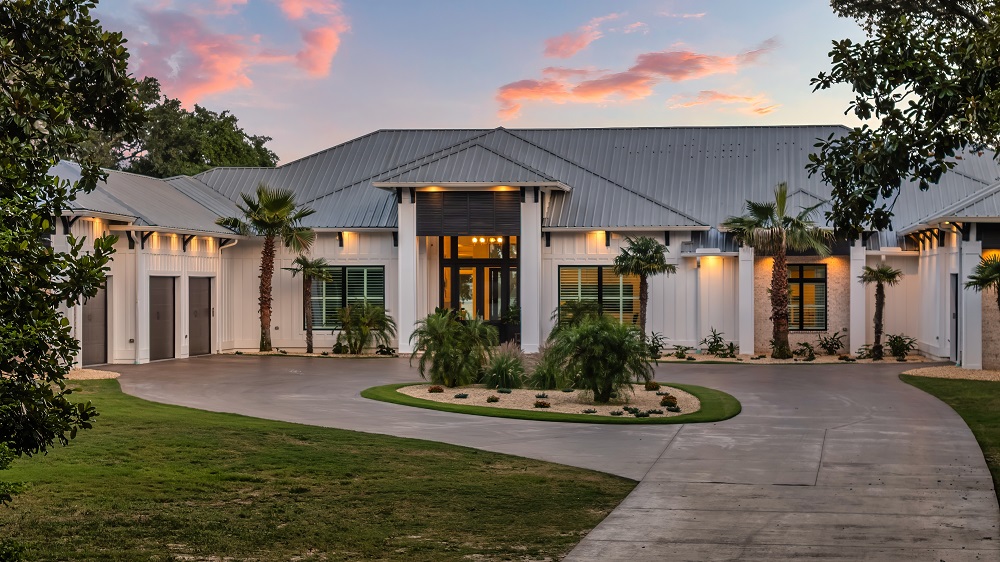 Refined Waterfront Estate in Orange Beach, Alabama