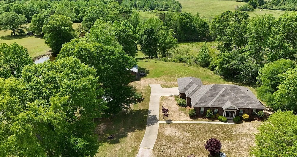 5 Charming Alabama and Mississippi Homes Offering Peaceful Country Living and Spacious Acreage