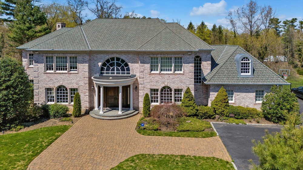 5 New York Luxury Estates Showcasing Exclusive Privacy and Expansive Grounds