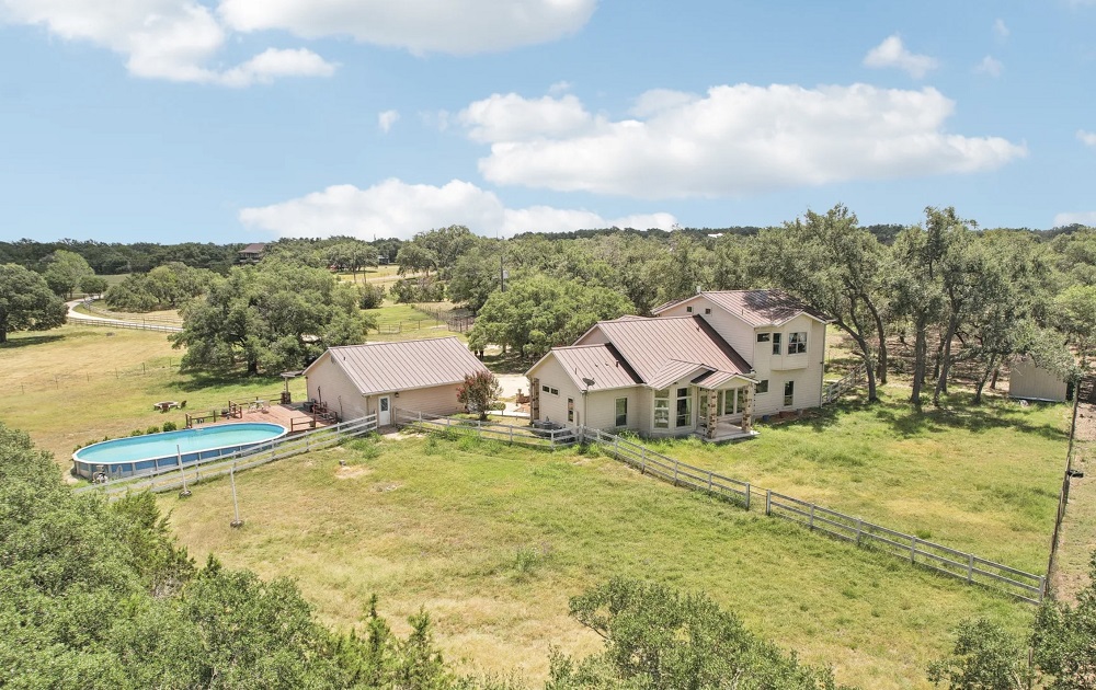 5 Unique Horse Ranches in California and Texas Mixing Luxurious and Rural Allure