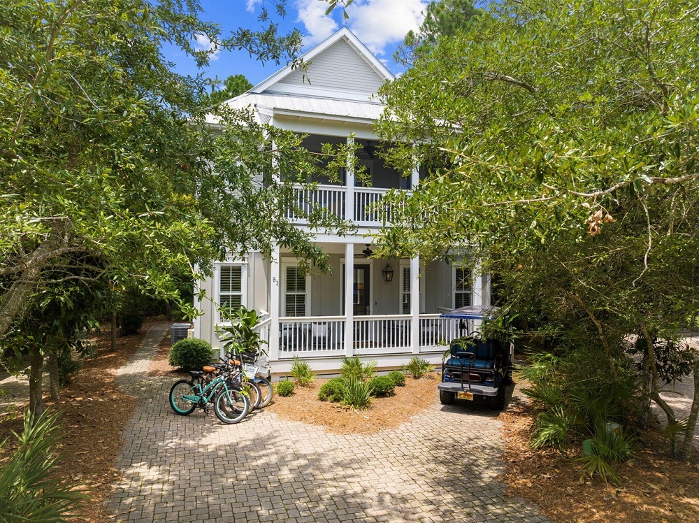 5 Florida Luxury Estates Showcasing Waterfront Elegance and Exclusive Settings