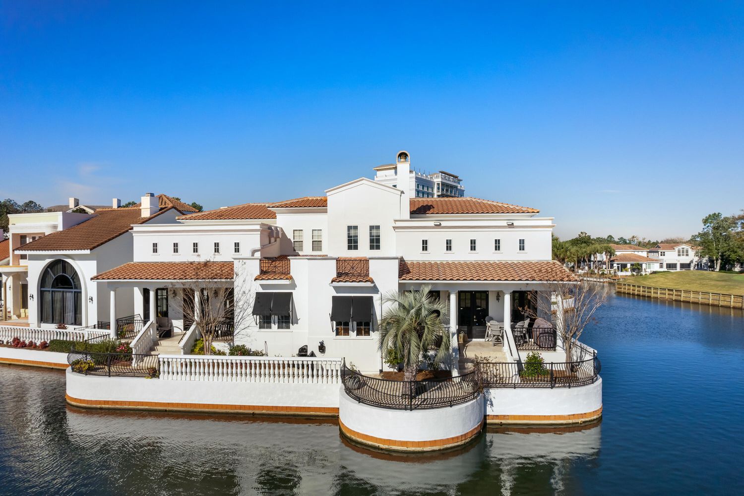 5 Florida Luxury Residences with Water Views and Upscale Elegance