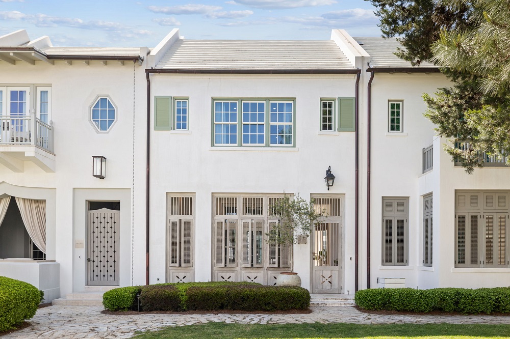 4 Florida Luxury Residences with Water Views and Exceptional Elegance