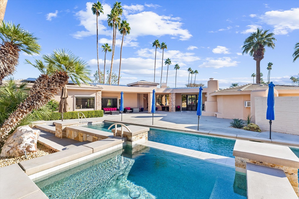 5 Luxurious Estates in Texas and California Mixing Architectural Heritage and Fashionable Class
