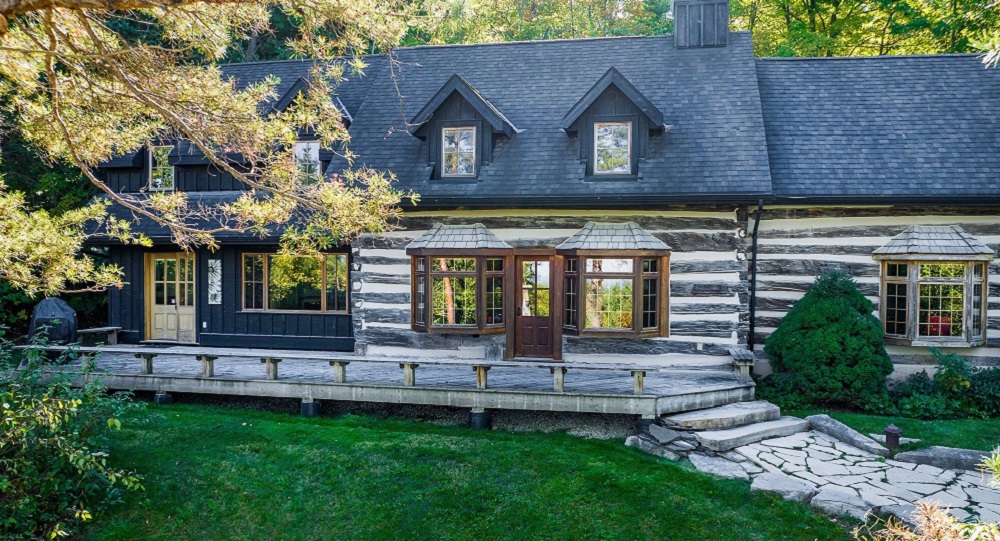 Historic Log Cabin Retreat in Clearview, Ontario