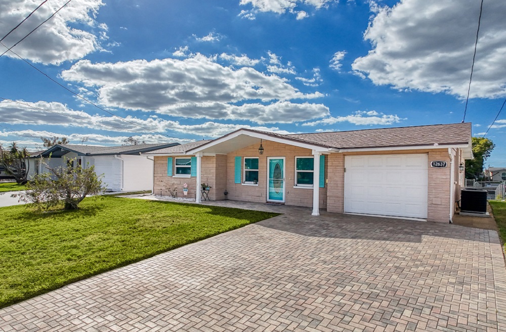 5 Captivating Homes in Florida and Ohio Featuring Serene Water Views and Unique Charm