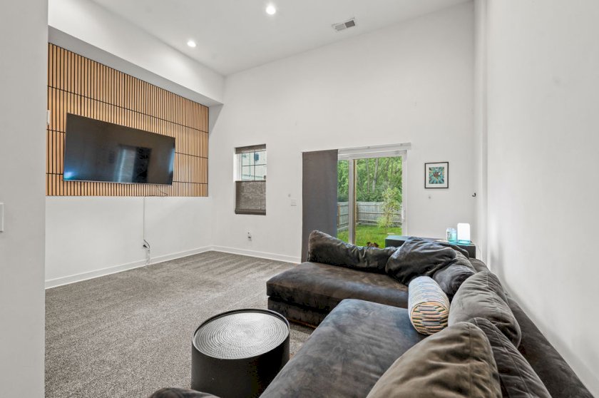 5814 Montgomery Rd