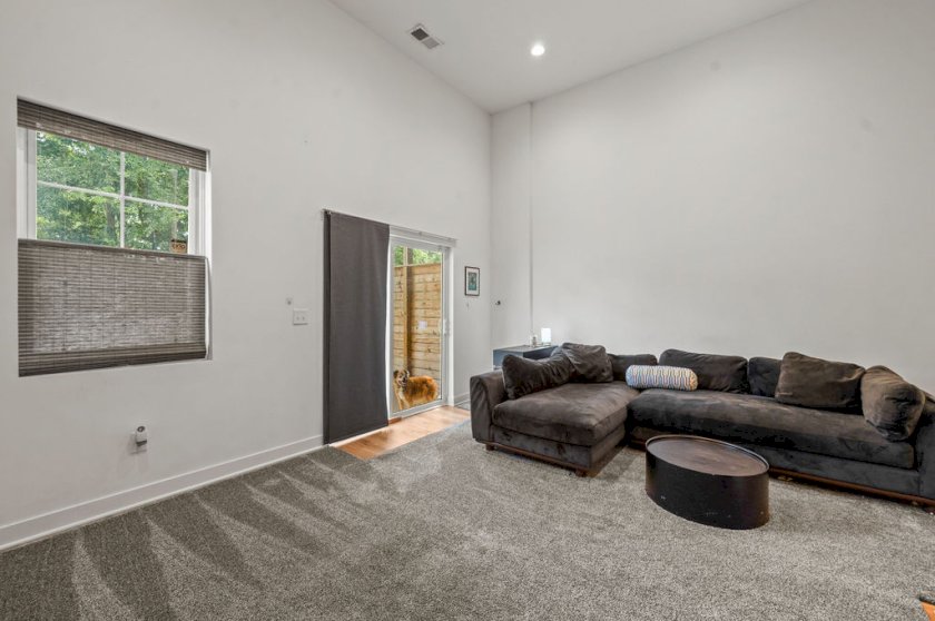 5814 Montgomery Rd