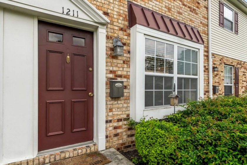 1211 Weybridge Rd