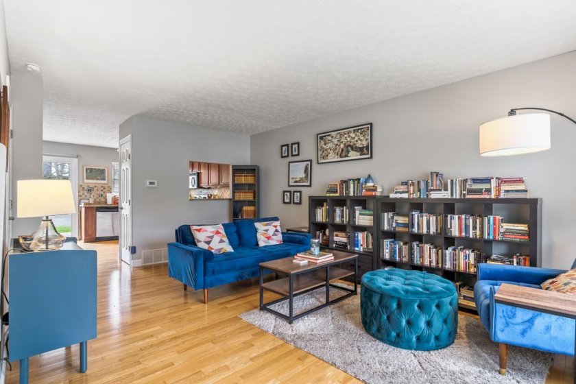 1211 Weybridge Rd