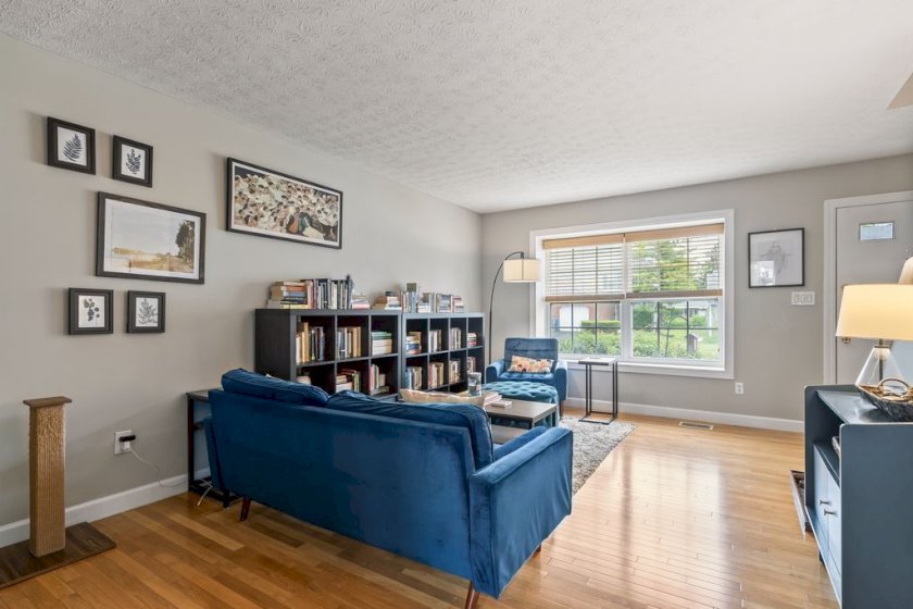 1211 Weybridge Rd
