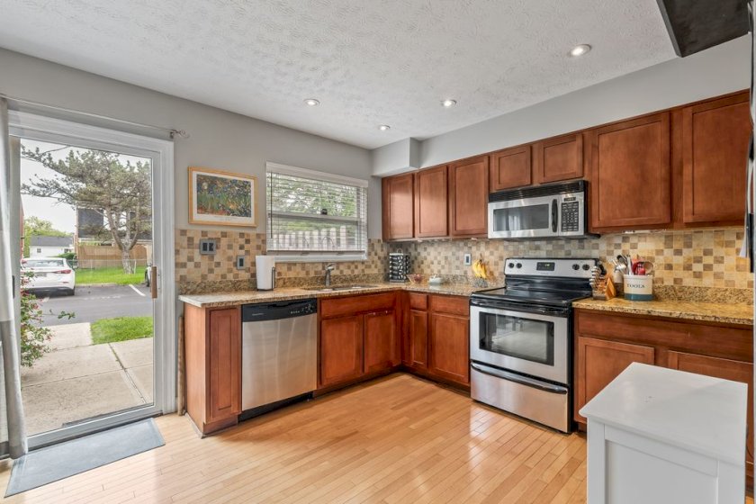 1211 Weybridge Rd