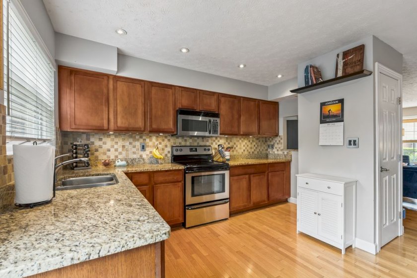 1211 Weybridge Rd