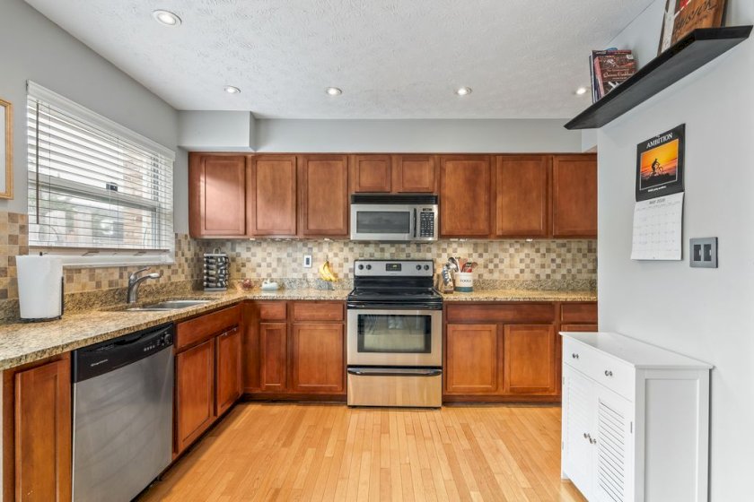 1211 Weybridge Rd